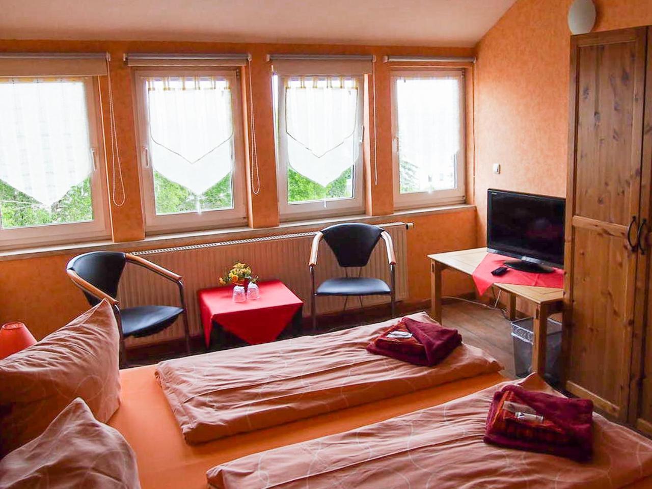Haus Saarland Отель